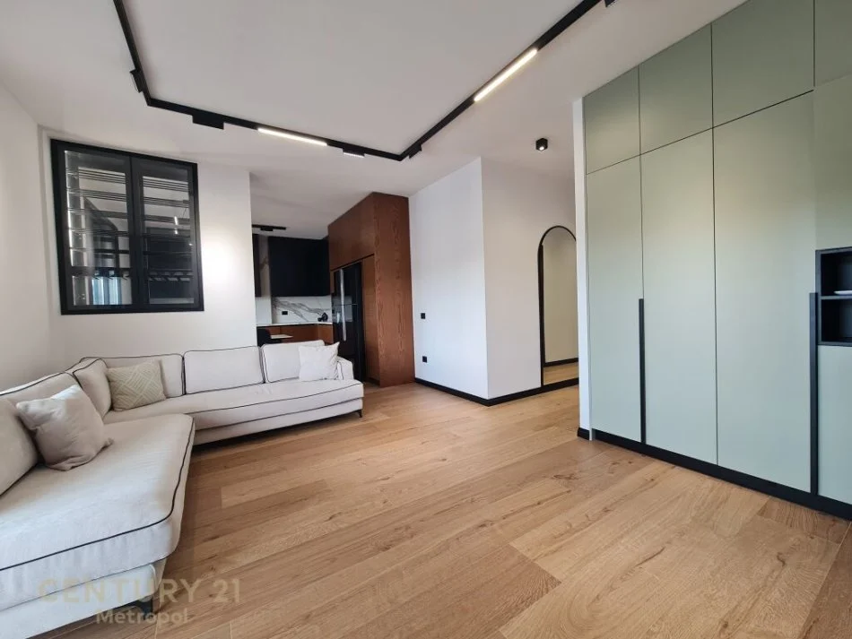 Tirane, jepet me qera apartament 3+1+Aneks+Ballkon Kati 3, 128 m² 2.000 € (TEG)