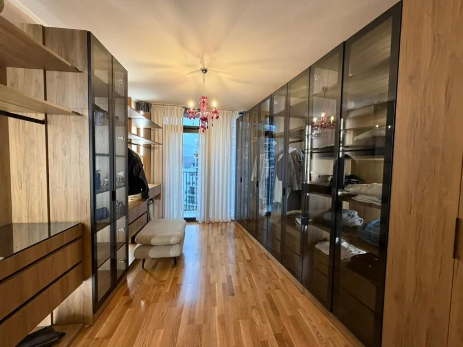 Tirane, jepet me qera apartament 2+1+Ballkon Kati 9, 140 m² 2.200 € (Liqeni artificial)