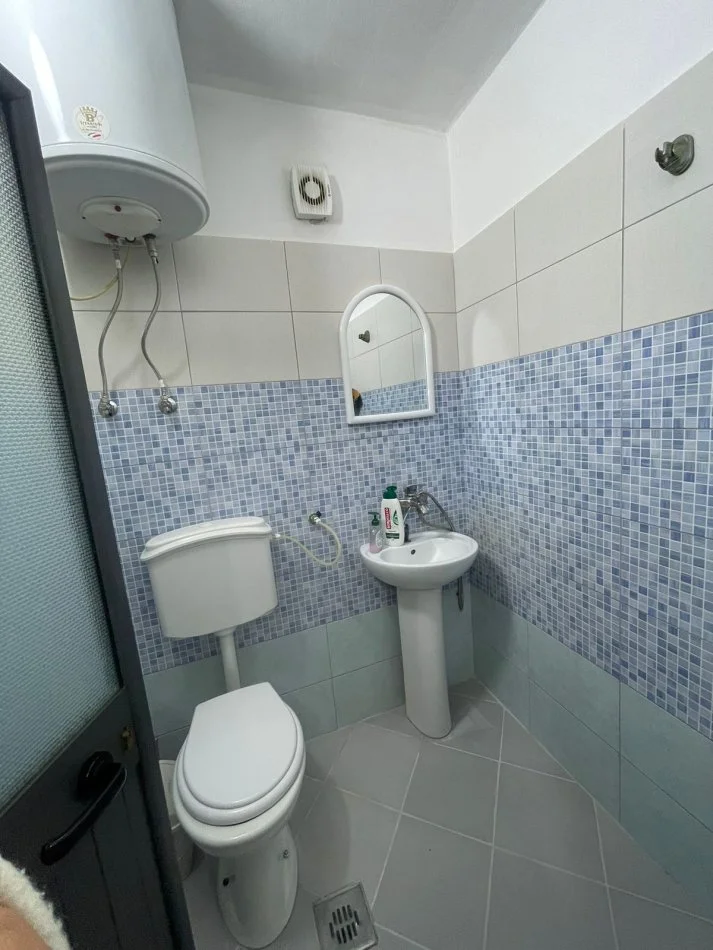 Tirane, jepet me qera garsonier , 45 m² 450 € (Rruga Artan Lenja)