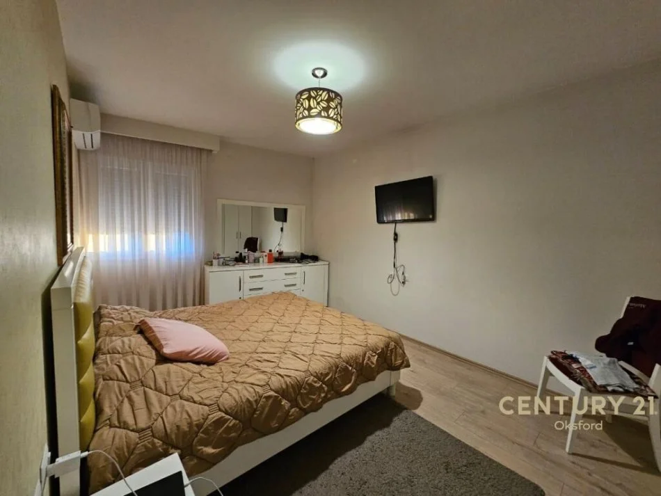 Tirane, shitet apartament 4+1+Aneks+Ballkon Kati 5, 224 m² 300.000 € (Unaza e Re)