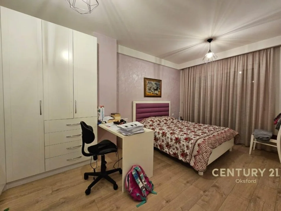 Tirane, shitet apartament 4+1+Aneks+Ballkon Kati 5, 224 m² 300.000 € (Unaza e Re)