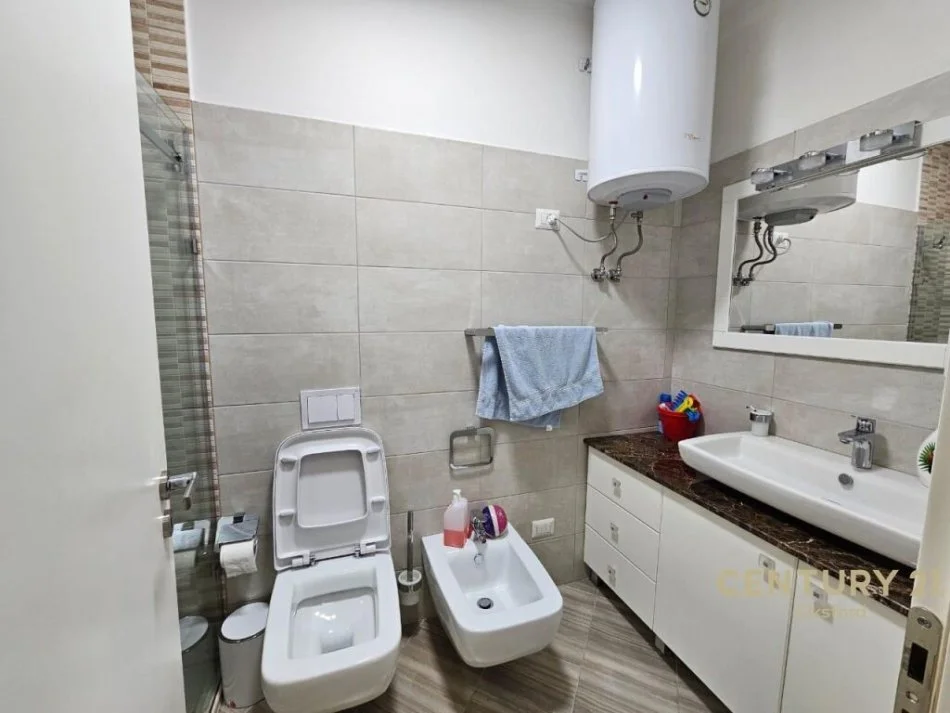 Tirane, shitet apartament 4+1+Aneks+Ballkon Kati 5, 224 m² 300.000 € (Unaza e Re)