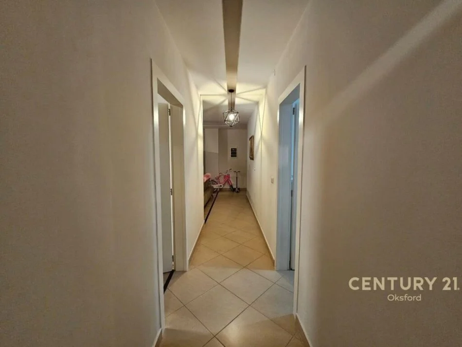 Tirane, shitet apartament 4+1+Aneks+Ballkon Kati 5, 224 m² 300.000 € (Unaza e Re)