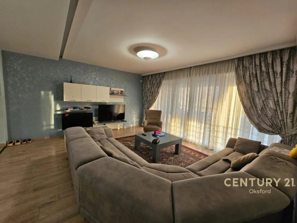 Tirane, shitet apartament 4+1+Aneks+Ballkon Kati 5, 224 m² 300.000 € (Unaza e Re)