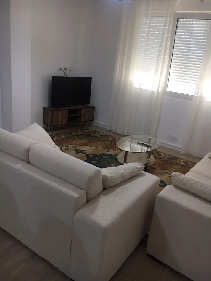 Tirane, jepet me qera apartament 1+1+Ballkon Kati 4, 72 m² 500 € (Kopshti Zoologjik)