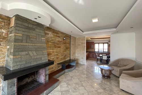 jepet me qera apartament 3+1+Ballkon , 150 m² 550 € (Rruga Budi)