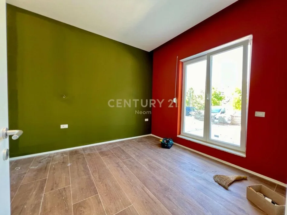 Tirane, shitet apartament 1+1+Ballkon Kati 1, 102 m² 135.000 € (Neom104361)