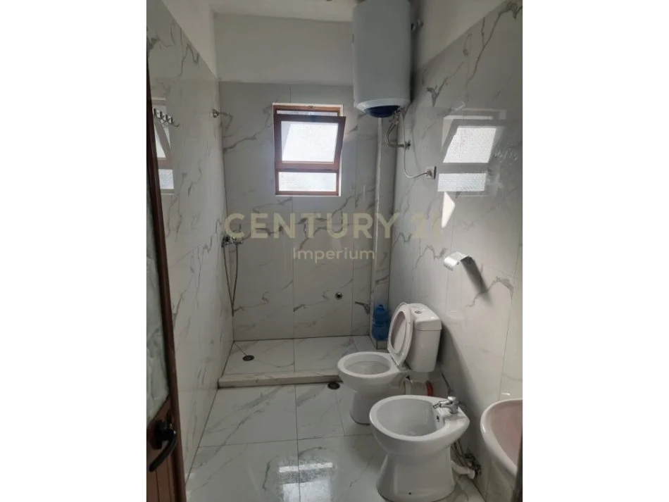 Tirane, jepet me qera apartament 1+1 Kati 3, 70 m² 350 € 