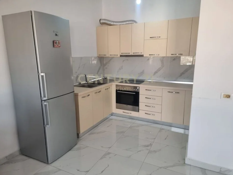 Tirane, jepet me qera apartament 1+1 Kati 3, 70 m² 350 € 