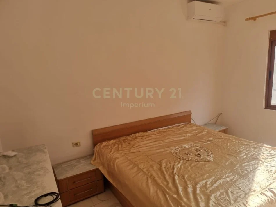 Tirane, jepet me qera apartament 1+1 Kati 3, 70 m² 350 € 