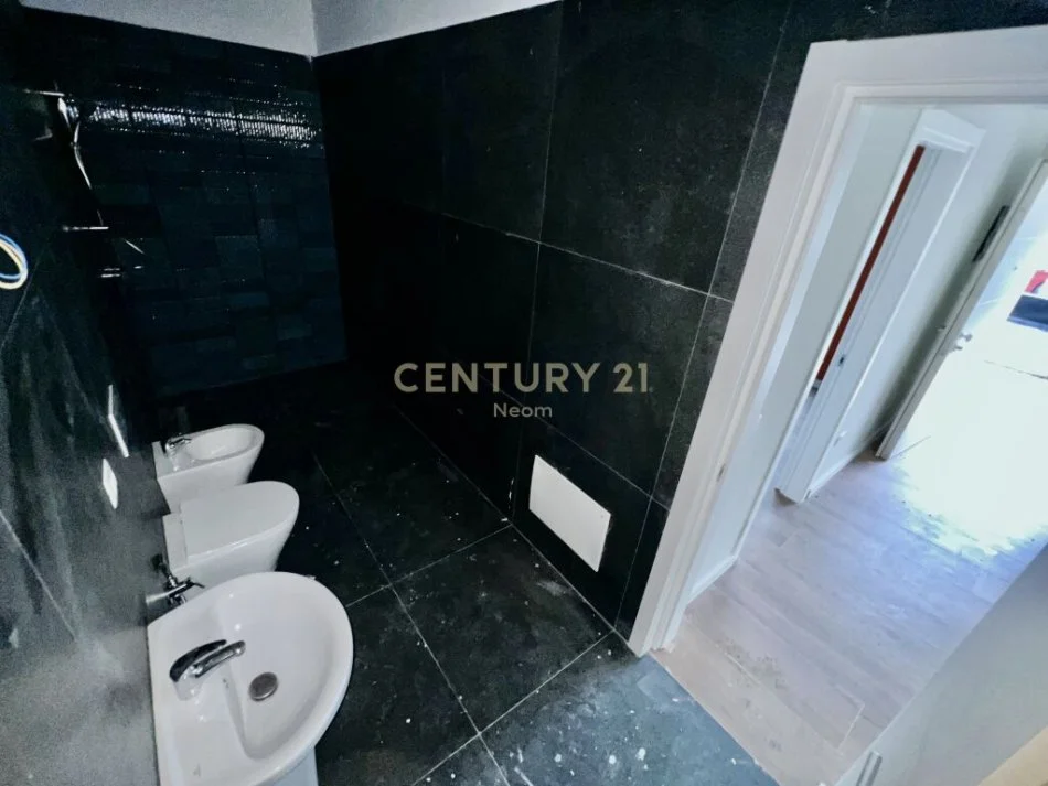 Tirane, shitet apartament 1+1+Ballkon Kati 1, 102 m² 135.000 € (Neom104361)