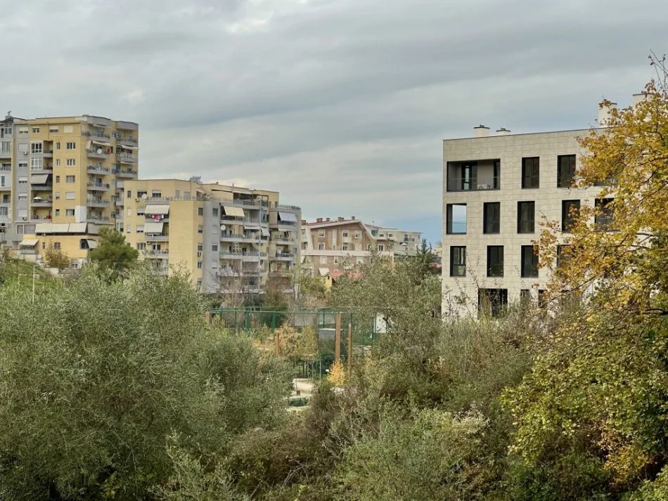 Tirane, shitet apartament 1+1+Ballkon Kati 1, 102 m² 135.000 € (Neom104361)