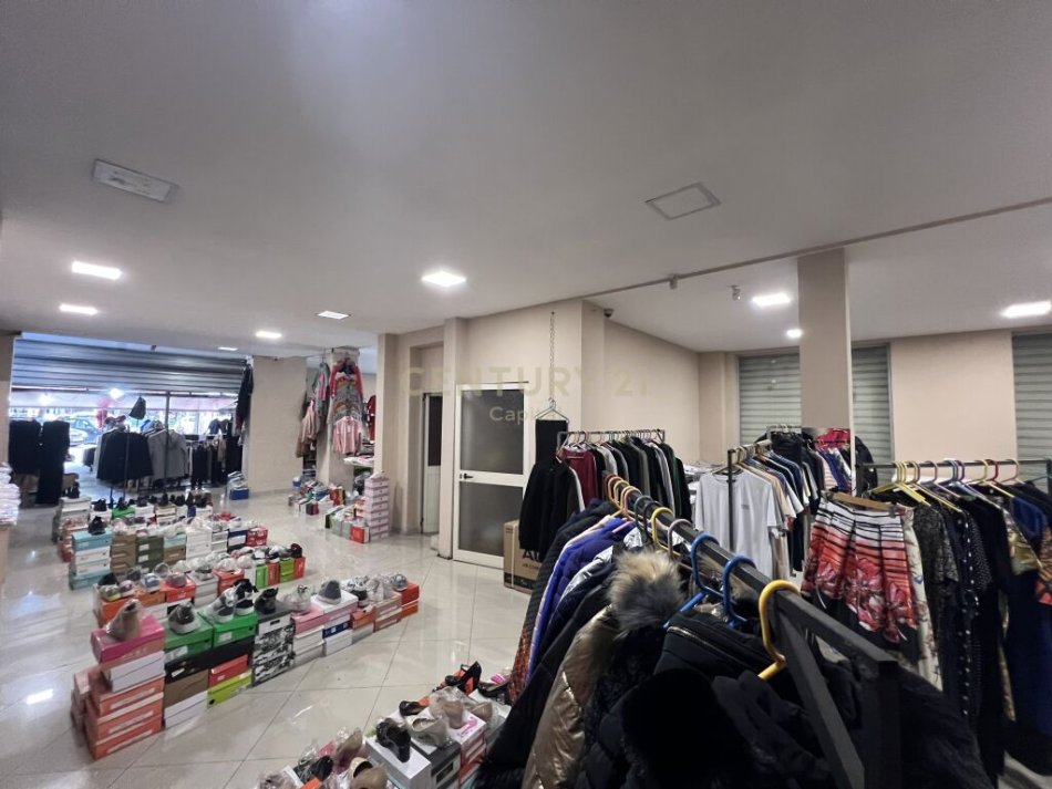Tirane, jepet me qera ambjent biznesi Kati 0, 150 m² 3.000 € (laprake)
