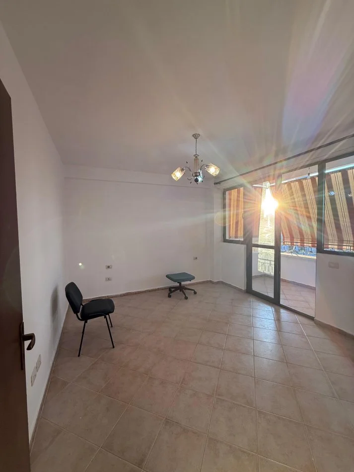 Tirane, jepet me qera apartament 1+1 Kati 7, 70 m² 450 € 