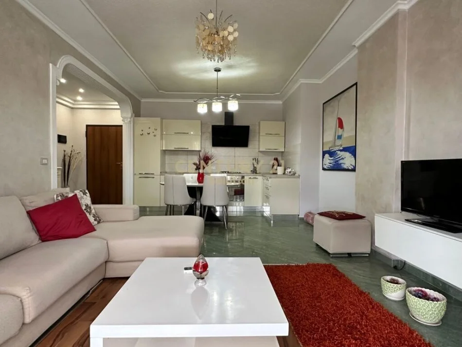 Tirane, jepet me qera apartament 2+1 Kati 8, 112 m² 500 € (Astir)