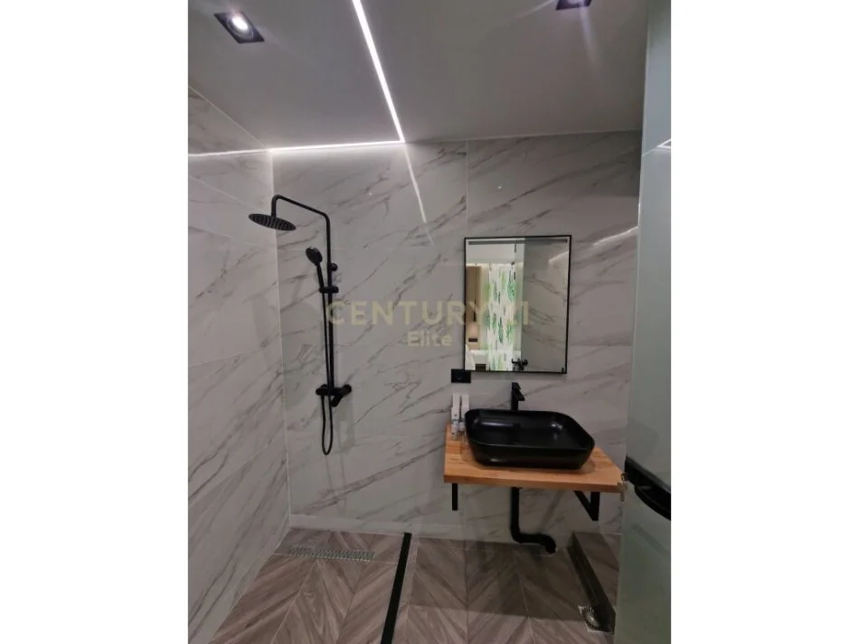 Tirane, shes hotel Kati 8, 2.400 m² 7.200.000 € 