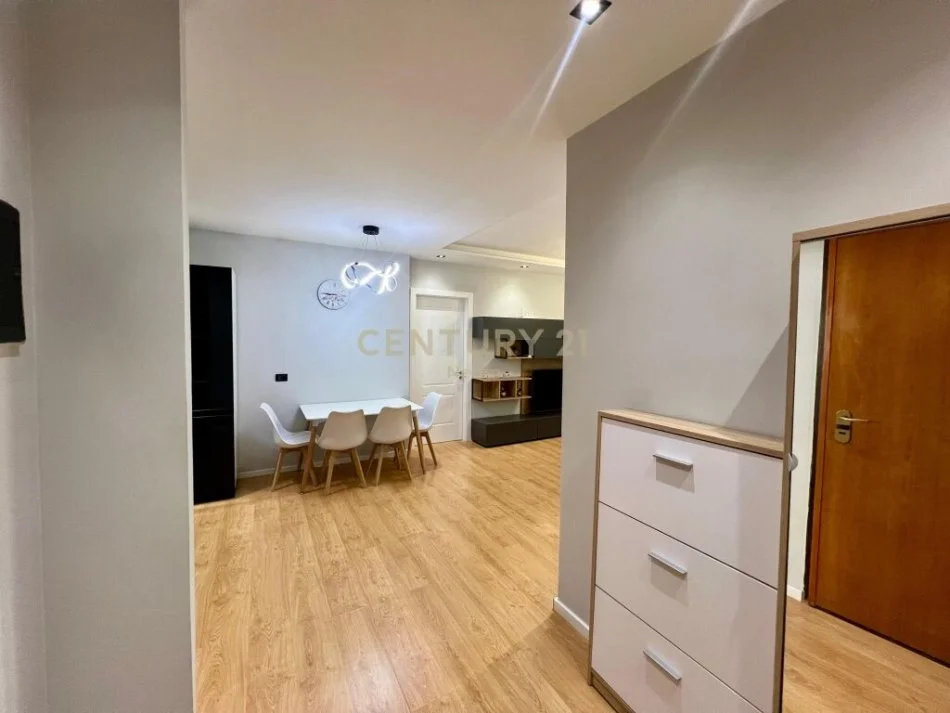 Tirane, jepet me qera apartament 2+1+Ballkon Kati 1, 120 m² 800 € (Neom104511)