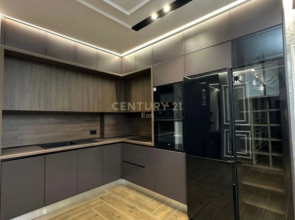 Durres, shitet apartament 2+1 Kati 5, 105 m² 230.000 € (Rruga e re e Portit)