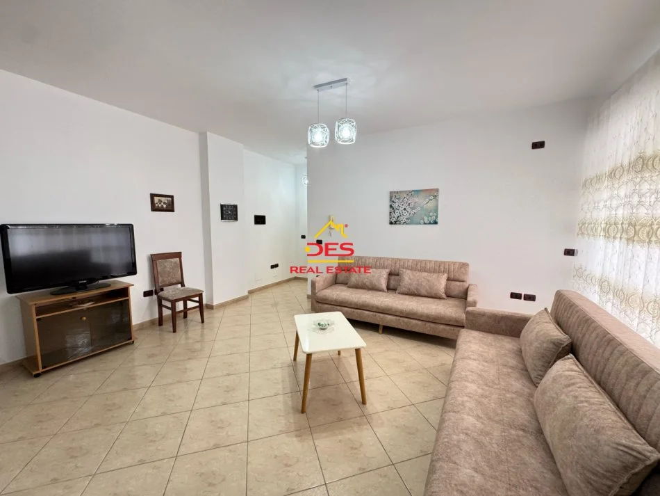 Vlore, jepet me qera apartament 1+1+Ballkon Kati 5, 250 m² 250 € (Rruga 7 Nëntori)