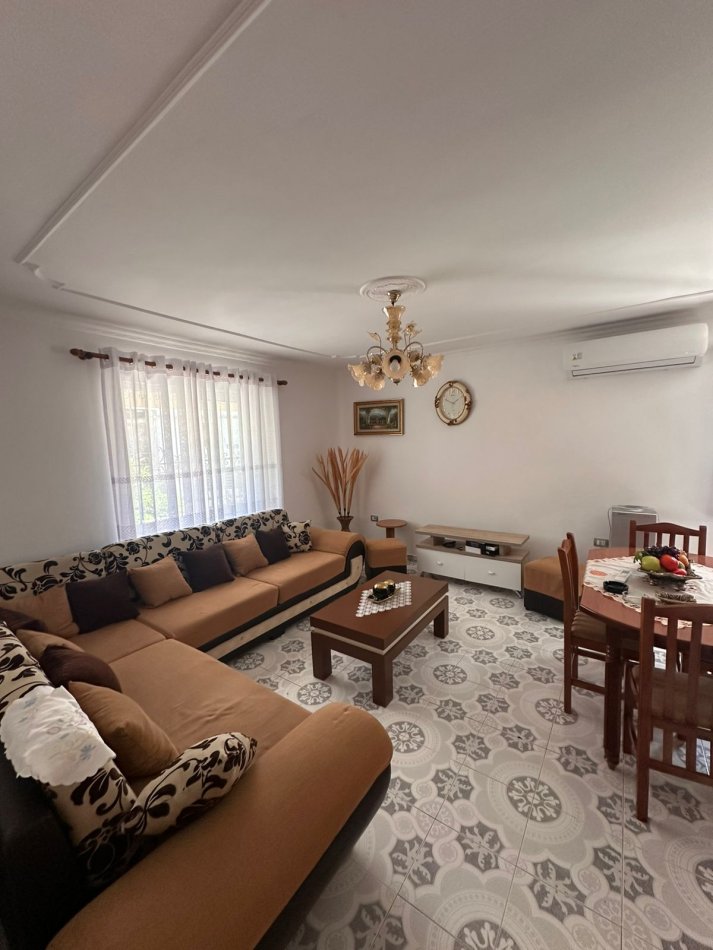 Tirane, jepet me qera apartament 1+1 Kati 1, 100 m² 350 € (Babrru)