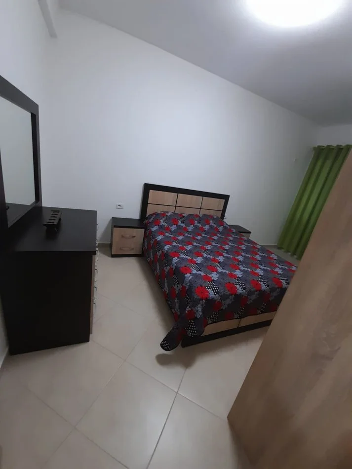 Tirane, jepet me qera apartament 2+1+Ballkon Kati 5, 100 m² 550 € (Golden park 3)