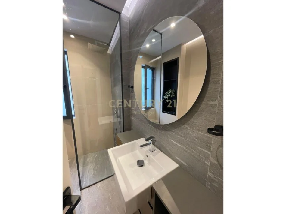 Tirane, jepet me qera apartament 2+1 Kati 4, 1.300 € 