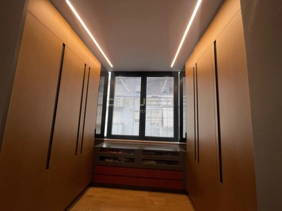 Tirane, jepet me qera apartament 2+1 Kati 4, 1.300 € 