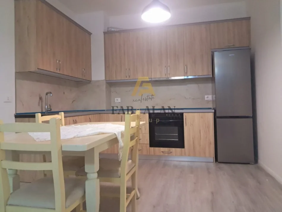 Tirane, jepet me qera apartament 2+1+Aneks+Ballkon Kati 3, 600 € 