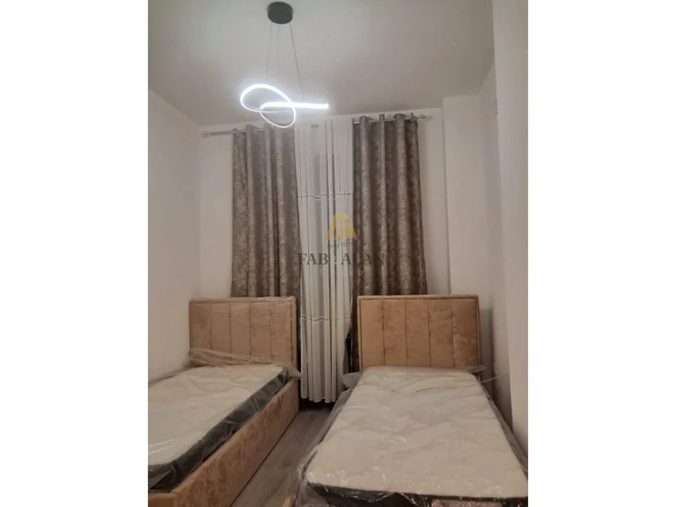 Tirane, jepet me qera apartament 2+1+Aneks+Ballkon Kati 3, 600 € 