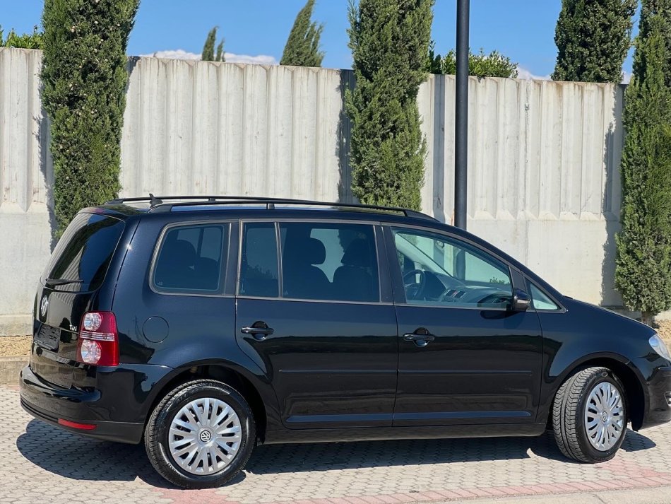 VW TOURAN 1.9 NAFTE 👉 2010 👈 kambio MANUALE - 7 VENDE 6.000 €