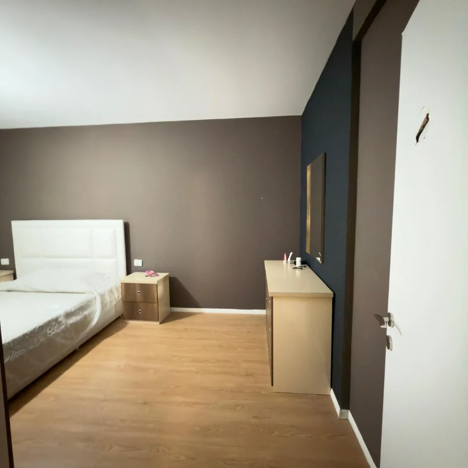 Tirane, jepet me qera apartament 2+1 Kati 2, 108 m² 600 € (Unaza e Re)