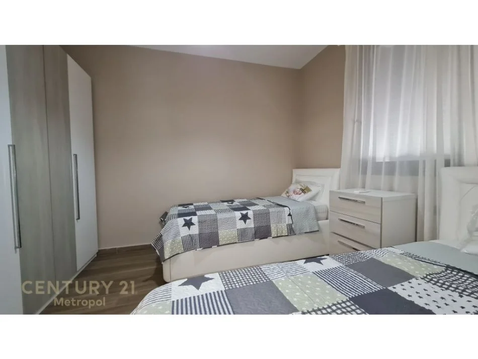 Tirane, jepet me qera apartament 2+1 Kati 1, 115 m² 1.700 € 