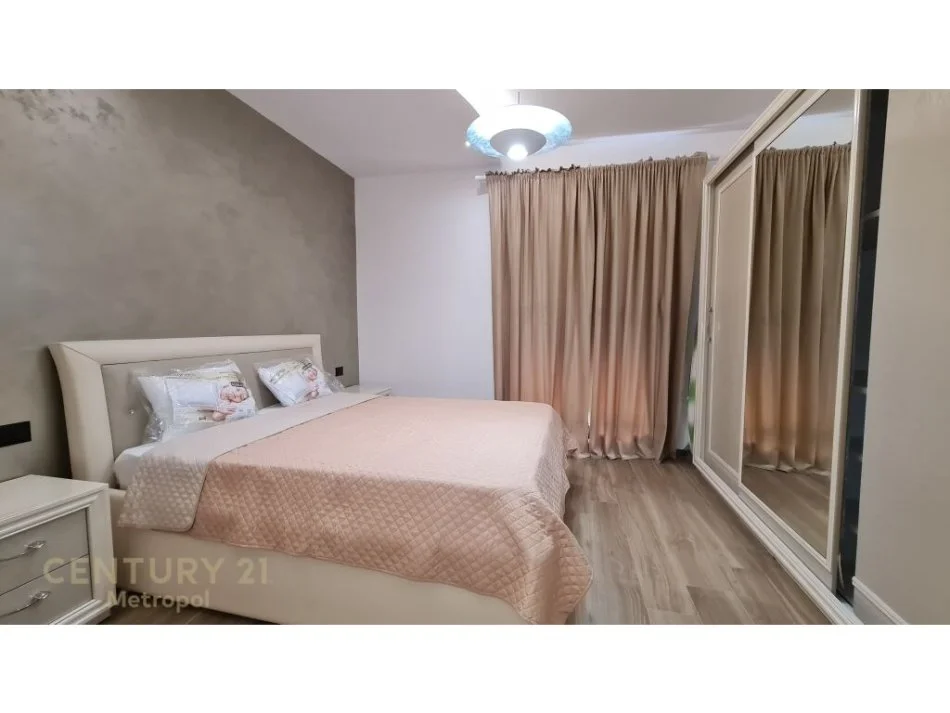 Tirane, jepet me qera apartament 2+1 Kati 1, 115 m² 1.700 € 