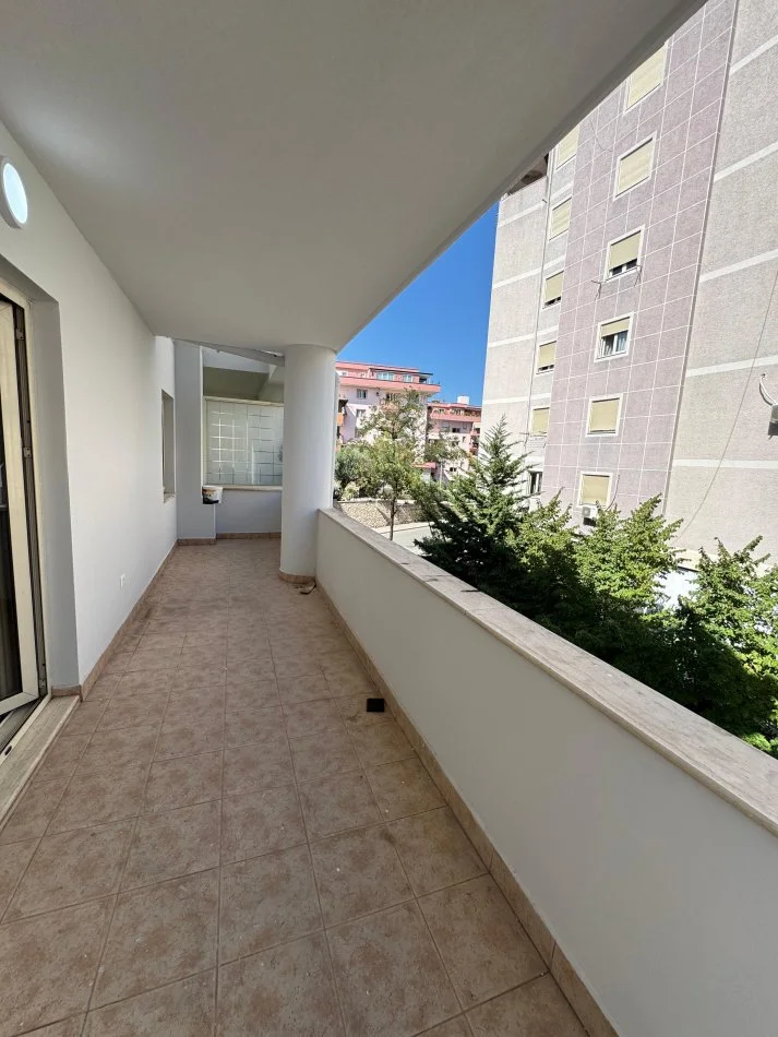 Tirane, shes apartament 2+1 Kati 3, 94 m² 135.000 € (Fresku)