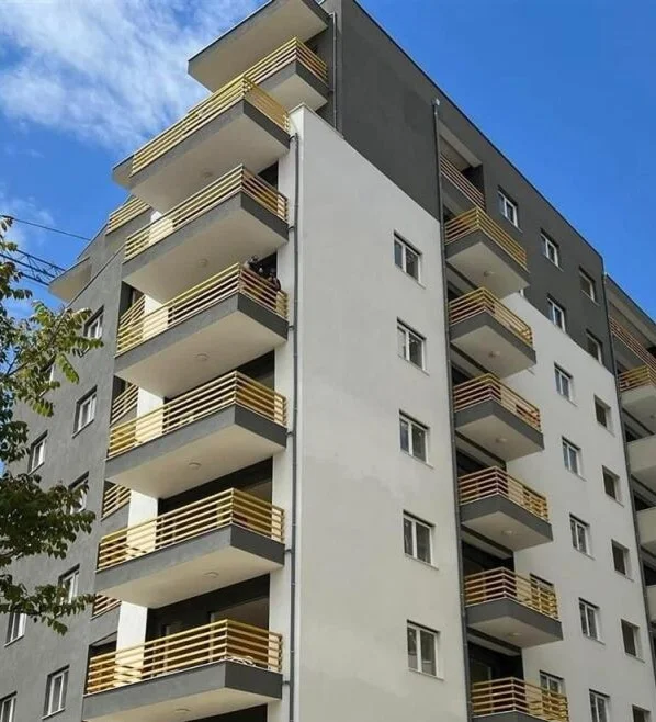 Tirane, shitet apartament 1+1+Ballkon Kati 4, 83 m² 135.000 € (Dritan Hoxha)Kompleksi E-88