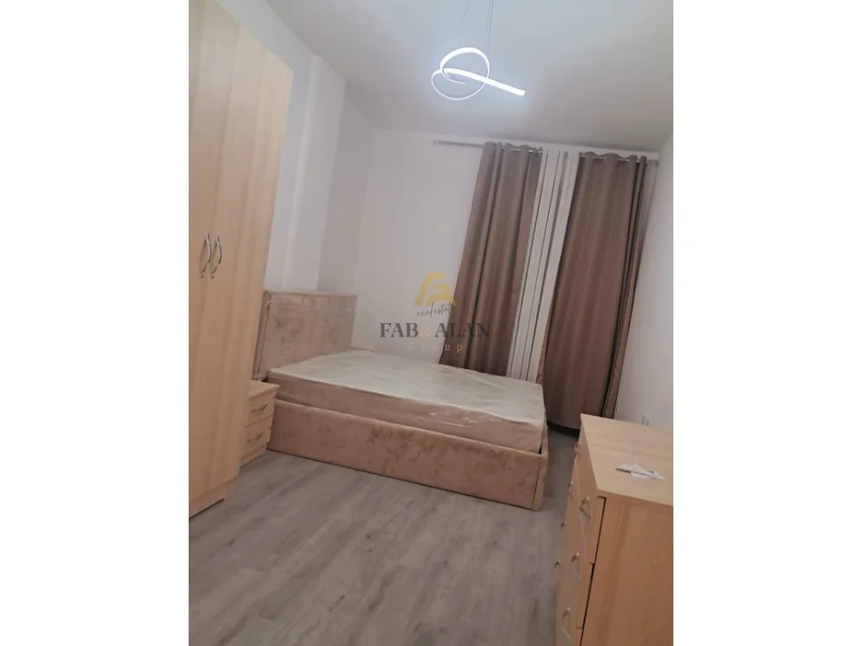 Tirane, jepet me qera apartament 2+1+Aneks+Ballkon Kati 3, 600 € 