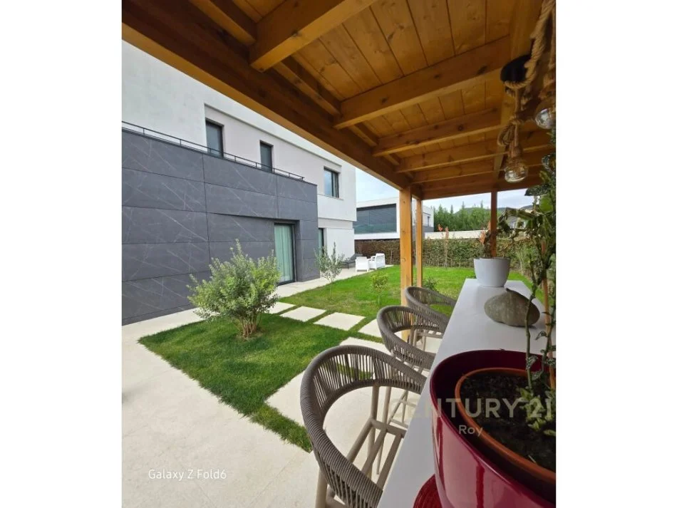 Tirane, shes Vile 3+1 Kati 2, 767 m² 1.100.000 € 