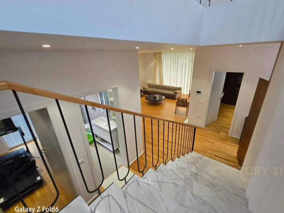 Tirane, shes Vile 3+1 Kati 2, 767 m² 1.100.000 € 