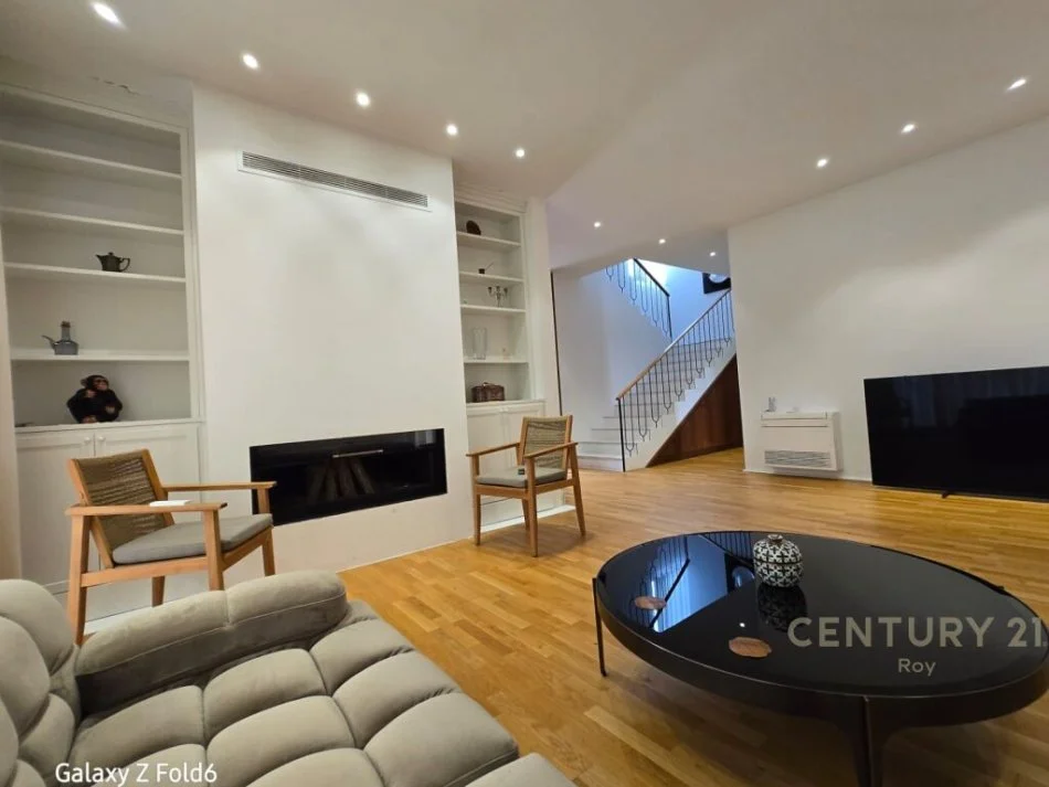 Tirane, shes Vile 3+1 Kati 2, 767 m² 1.100.000 € 