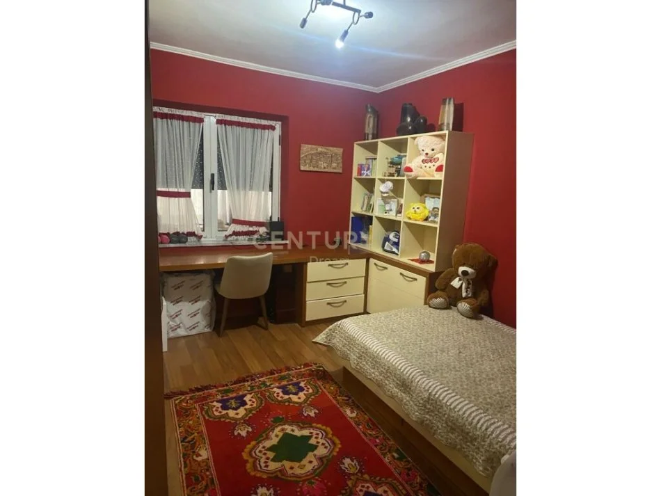 Tirane, jepet me qera apartament 2+1 Kati 2, 92 m² 750 € (Myslym Shyri)