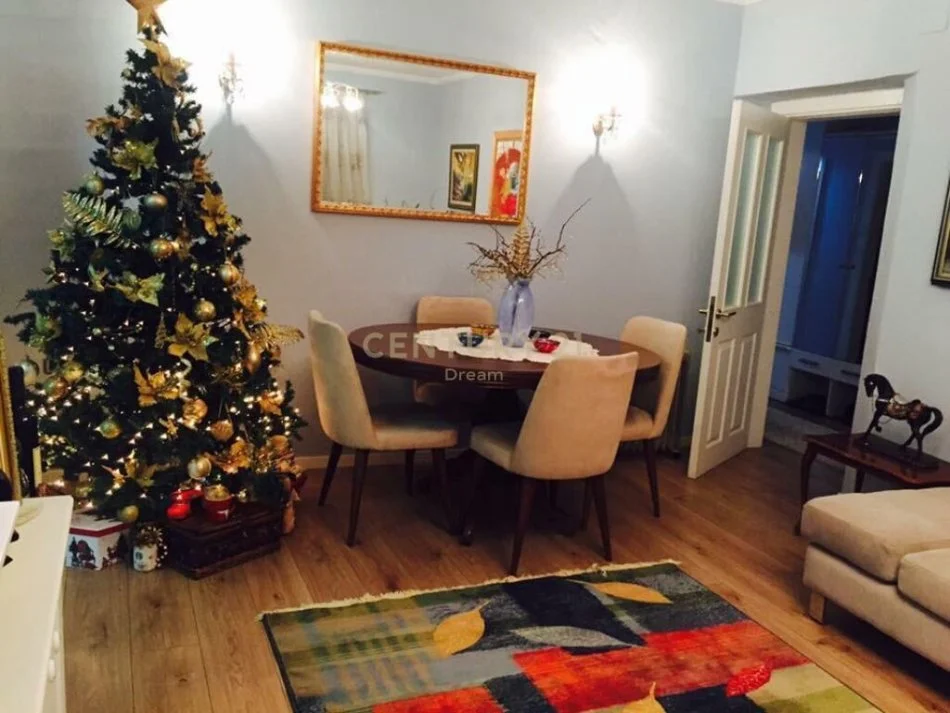 Tirane, jepet me qera apartament 2+1 Kati 2, 92 m² 750 € 
