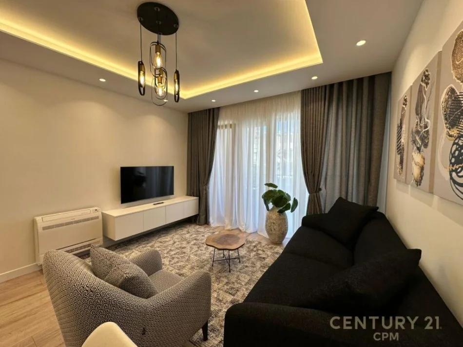 Tirane, jepet me qera apartament 1+1 Kati 2, 750 € 