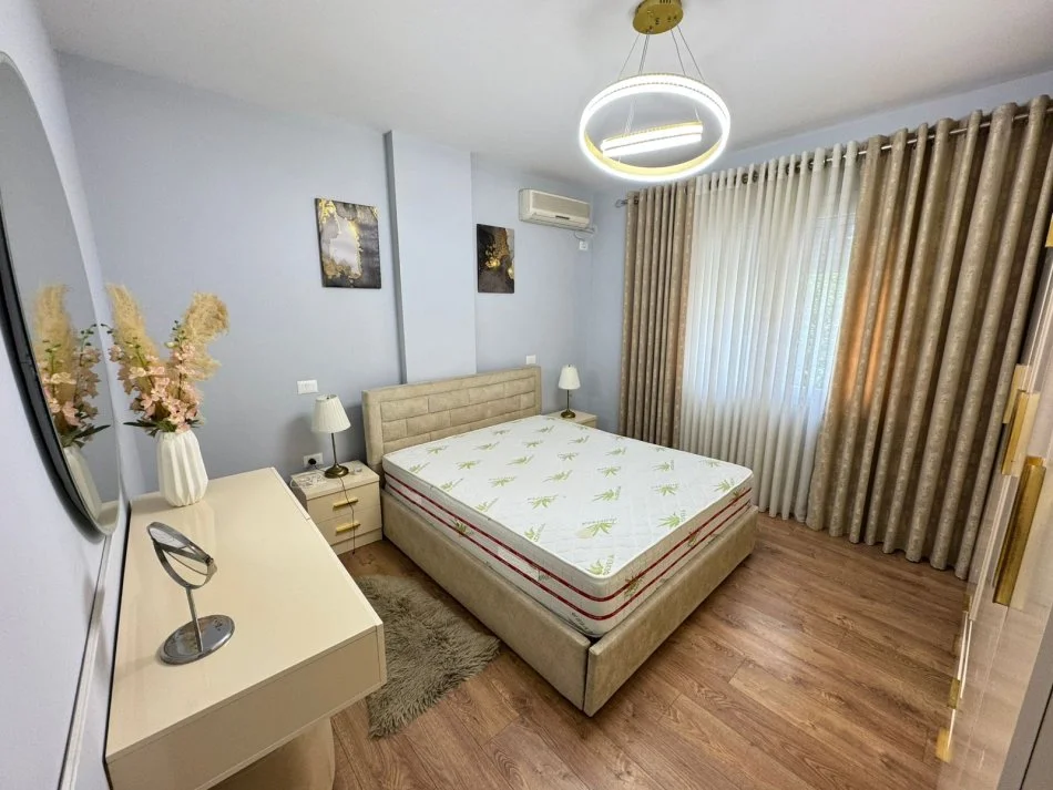 Tirane, jepet me qera 2+1 Kati 2, 100 m² 690 € (Prane Kompleksit Magnet, Rruga Frosina Plaku)