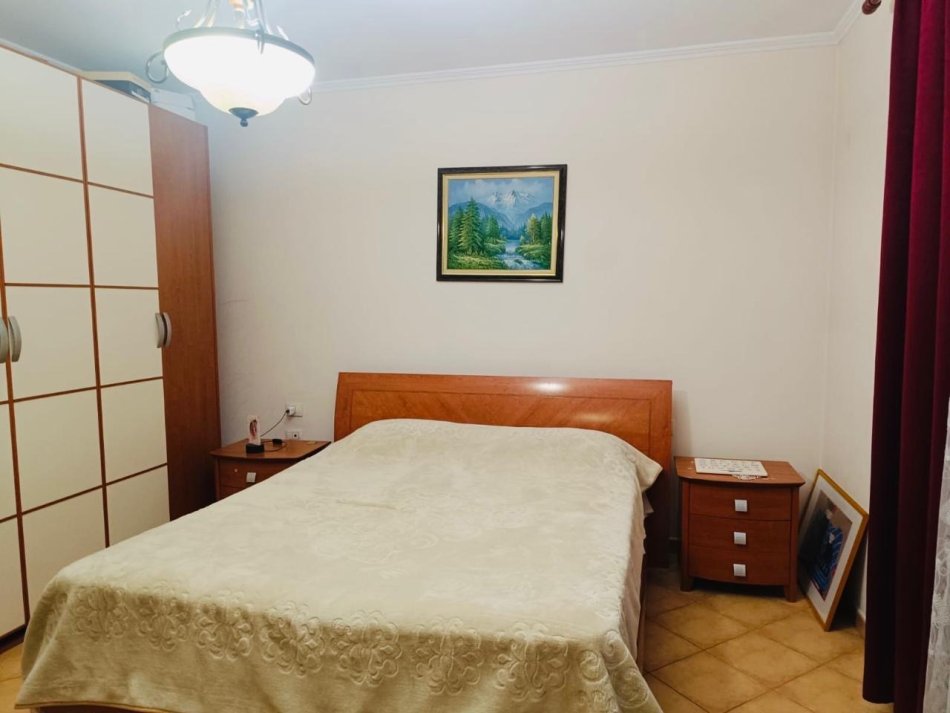 Tirane, jepet me qera apartament 1+1 Kati 5, 58 m² 580 € (Rruga e Elbasanit)