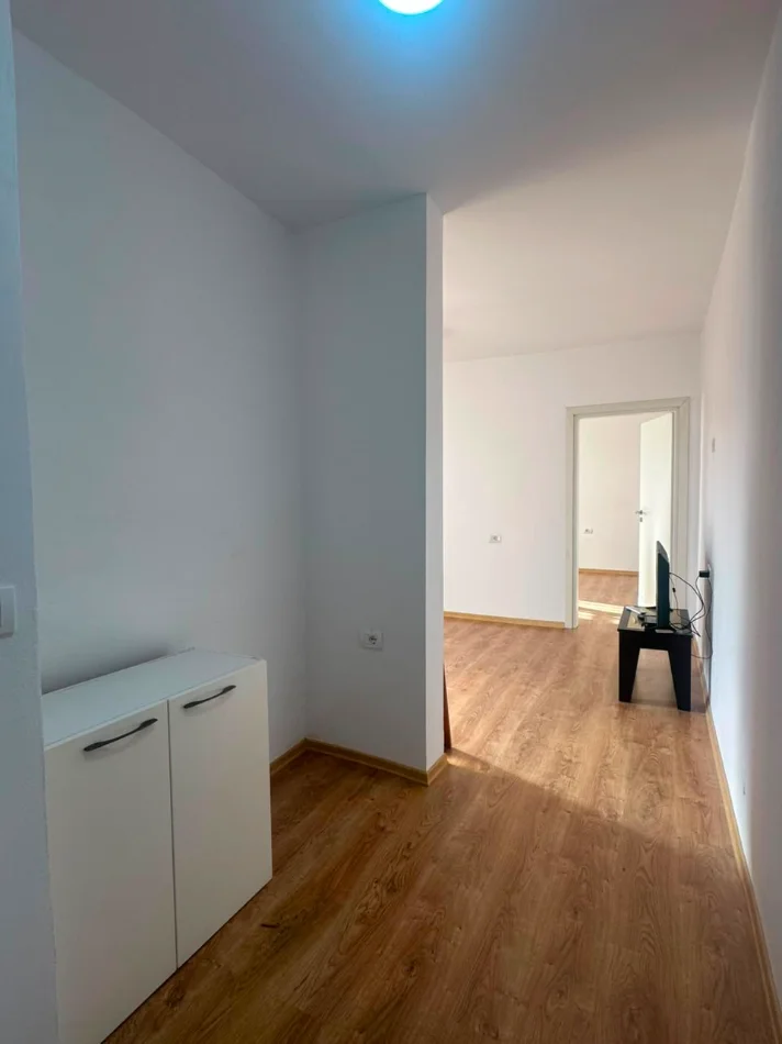 Tirane, jepet me qera ambjent biznesi Kati 2, 55 m² 650 € (qender , sheshi skenderbej)