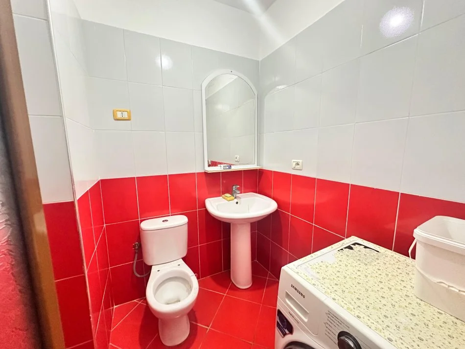 Tirane, jepet me qera apartament 2+1+Ballkon Kati 2, 115 m² 550 € (Don Bosco)