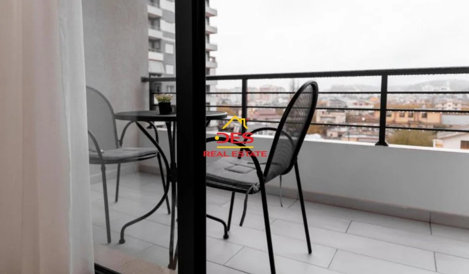 Vlore, jepet me qera apartament 2+1+Ballkon Kati 4, 110 m² 500 € (Rruga Murat Tërbaçi)
