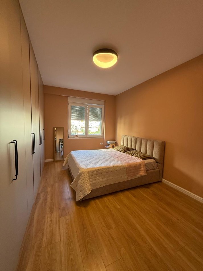 Tirane, shitet apartament 2+1 Kati 3, 105 m² 320.000 € (Rruga e Barrikadave)