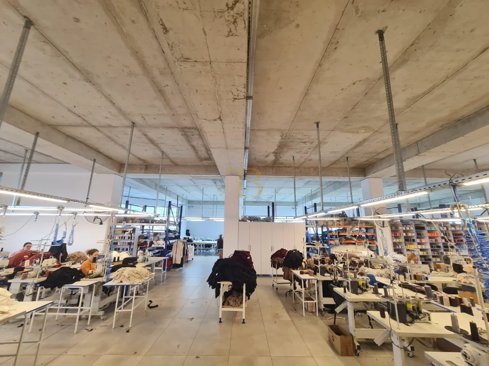 Tirane, jepet me qera magazine Kati 1, 1.200 m² 3.500 € (Sharre)