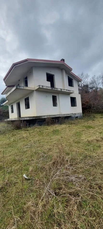 Tirane, shitet shtepi 2 Katshe Kati 2, 1.201 m² 160.000 € (Berxull)